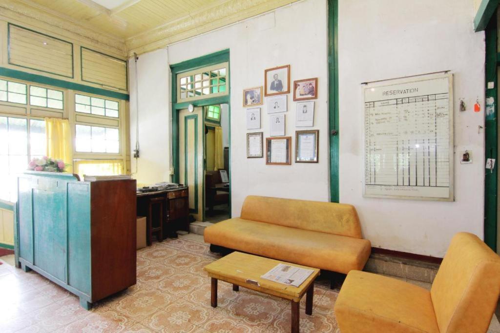 Vogels Hostel Yogyakarta Extérieur photo