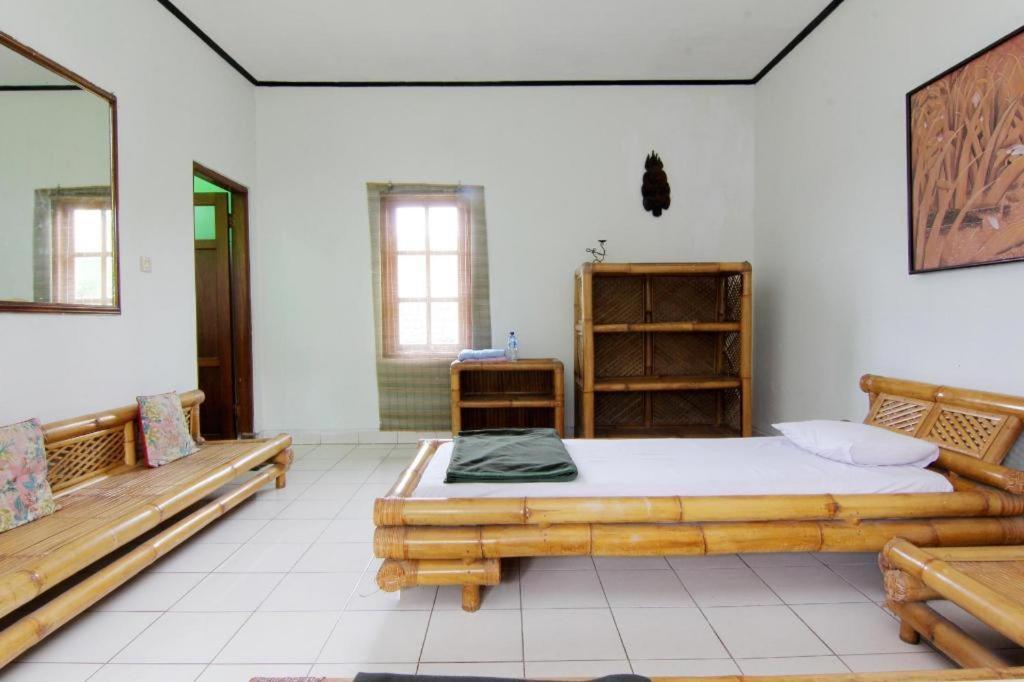 Vogels Hostel Yogyakarta Extérieur photo