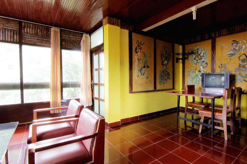 Vogels Hostel Yogyakarta Extérieur photo