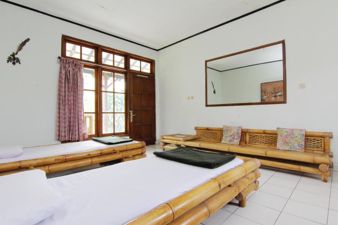 Vogels Hostel Yogyakarta Extérieur photo