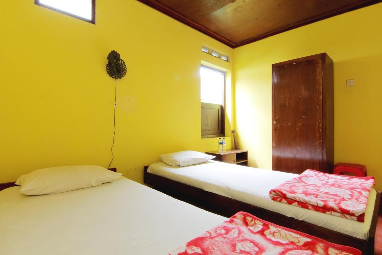 Vogels Hostel Yogyakarta Extérieur photo