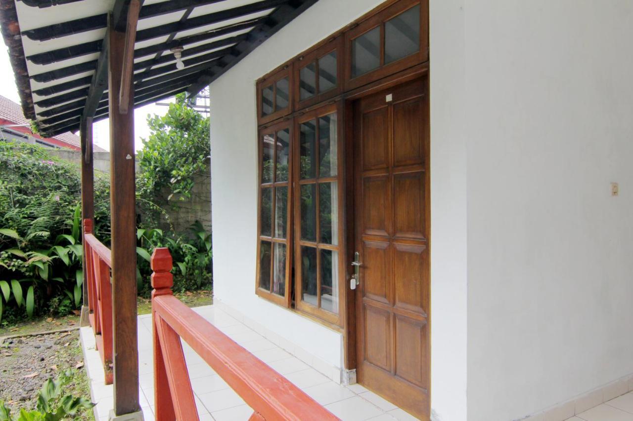 Vogels Hostel Yogyakarta Extérieur photo